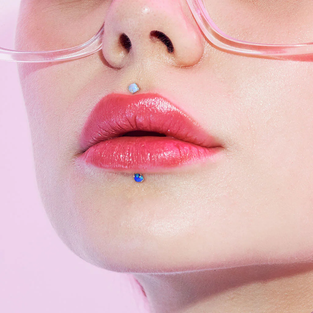 Labret opal okrągły w łapkach srebrny - Image 3